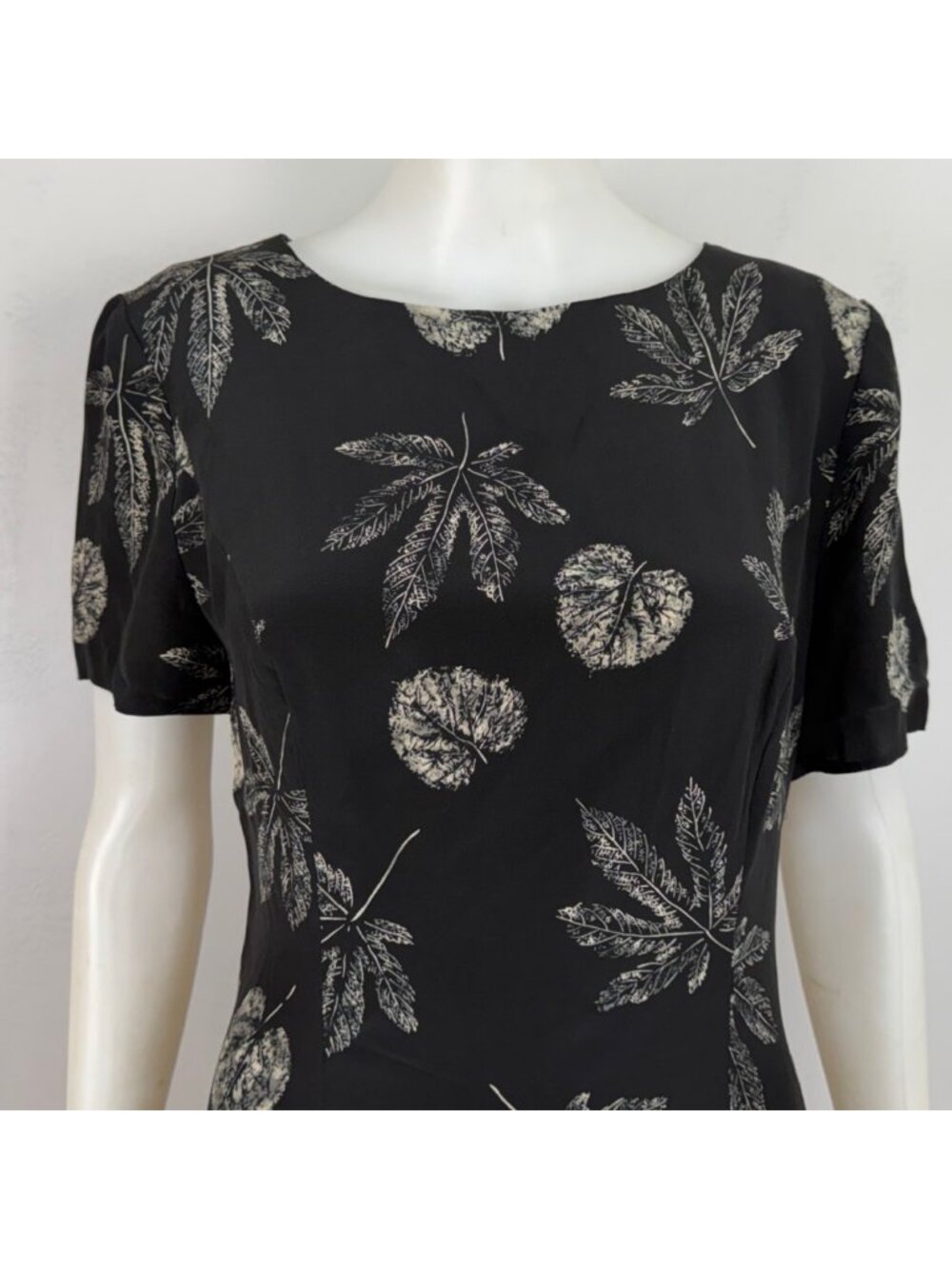 Vintage Leaf Print Silk Maxi Dress Size Medium 90s Black Short Sleeve A-Line - Picture 7 of 9